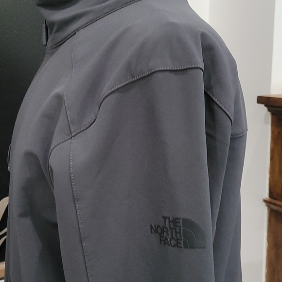 The North Face Windwall Jacket - Picture 3 of 13